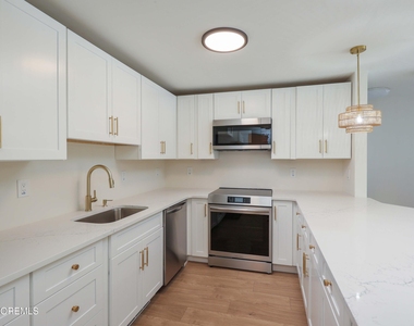330 Shore Drive - Photo Thumbnail 17