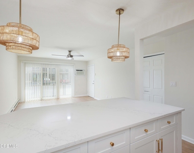 330 Shore Drive - Photo Thumbnail 18