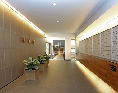 West 53 Street - Photo Thumbnail 7
