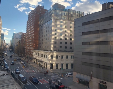 Fourth Avenue - Photo Thumbnail 3