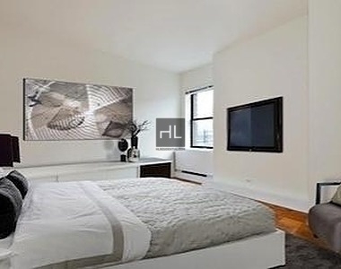 West 34th Street - Photo Thumbnail 2