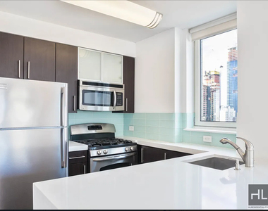 West 37th Street - Photo Thumbnail 2