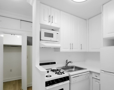 East 46 Street - Photo Thumbnail 1