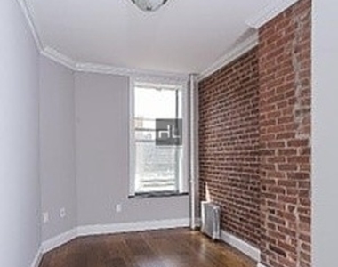 West 53 Street - Photo Thumbnail 2