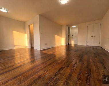 E 82 St - Photo Thumbnail 1