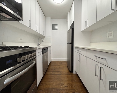 E 82 St - Photo Thumbnail 3