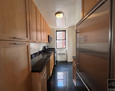 East 79th Street - Photo Thumbnail 1