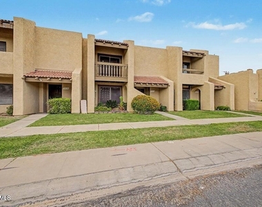 5816 W Crocus Drive - Photo Thumbnail 2