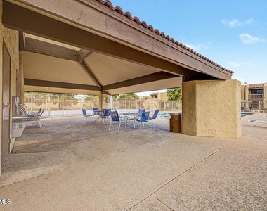 5816 W Crocus Drive - Photo Thumbnail 33