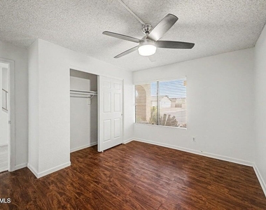 5816 W Crocus Drive - Photo Thumbnail 24