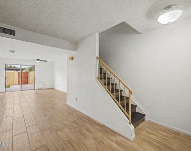 5816 W Crocus Drive - Photo Thumbnail 6