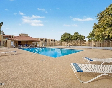 5816 W Crocus Drive - Photo Thumbnail 34