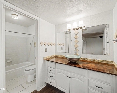 5816 W Crocus Drive - Photo Thumbnail 16