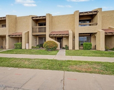 5816 W Crocus Drive - Photo Thumbnail 3