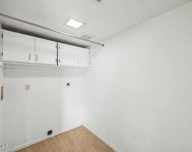 5816 W Crocus Drive - Photo Thumbnail 26