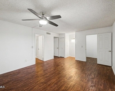 5816 W Crocus Drive - Photo Thumbnail 20