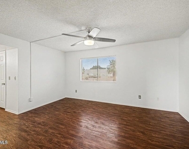 5816 W Crocus Drive - Photo Thumbnail 13