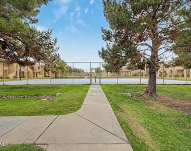 5816 W Crocus Drive - Photo Thumbnail 31