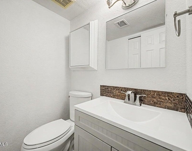 5816 W Crocus Drive - Photo Thumbnail 25