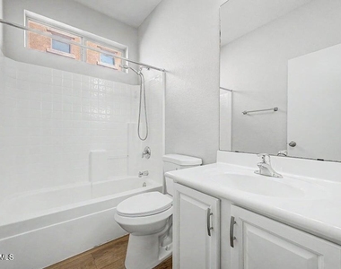 9124 W Berkeley Road - Photo Thumbnail 18