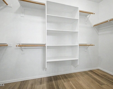 9124 W Berkeley Road - Photo Thumbnail 13