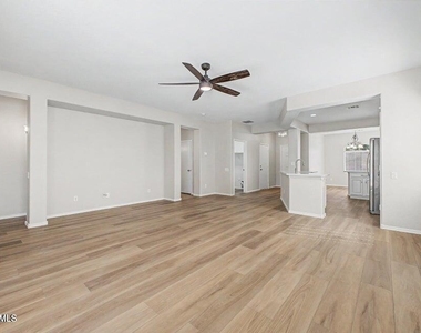 9124 W Berkeley Road - Photo Thumbnail 8