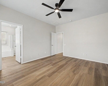 9124 W Berkeley Road - Photo Thumbnail 9