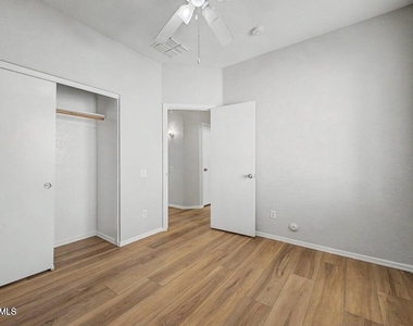 9124 W Berkeley Road - Photo Thumbnail 15