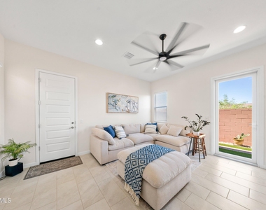 25329 N 167th Drive - Photo Thumbnail 3