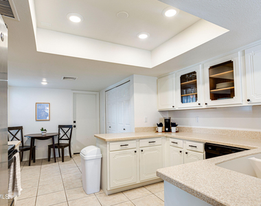 11011 N 92nd Street - Photo Thumbnail 9