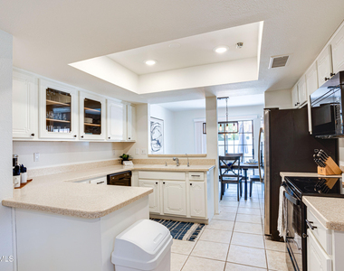 11011 N 92nd Street - Photo Thumbnail 10