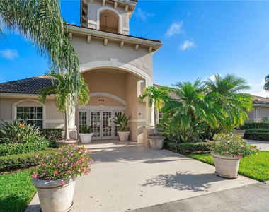 5055 Wiles Road - Photo Thumbnail 15