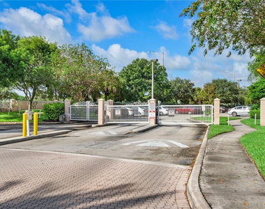 5055 Wiles Road - Photo Thumbnail 20