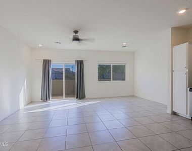 2231 W Laurie Lane - Photo Thumbnail 5