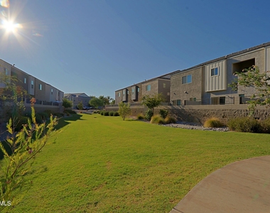 2231 W Laurie Lane - Photo Thumbnail 24