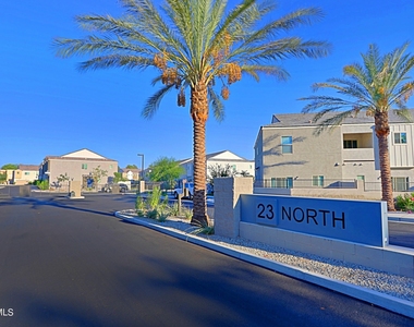 2231 W Laurie Lane - Photo Thumbnail 22