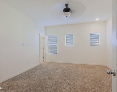 2231 W Laurie Lane - Photo Thumbnail 12