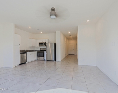 2231 W Laurie Lane - Photo Thumbnail 3