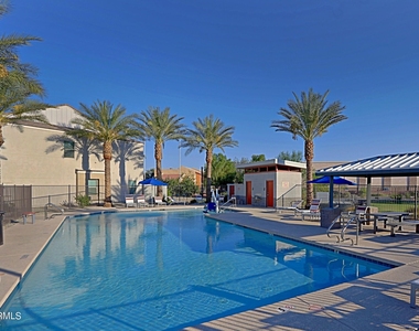 2231 W Laurie Lane - Photo Thumbnail 23
