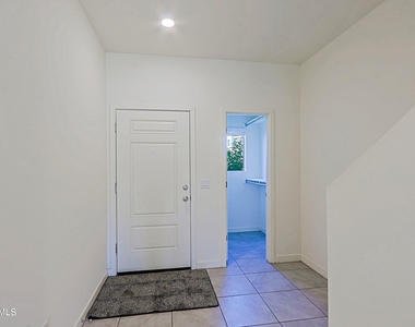 2231 W Laurie Lane - Photo Thumbnail 2