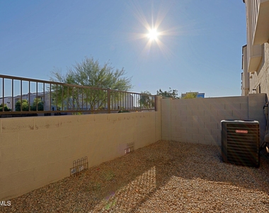 2231 W Laurie Lane - Photo Thumbnail 19