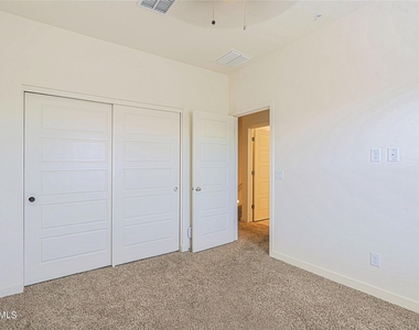 2231 W Laurie Lane - Photo Thumbnail 15