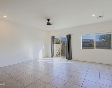 2231 W Laurie Lane - Photo Thumbnail 7