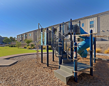 2231 W Laurie Lane - Photo Thumbnail 25