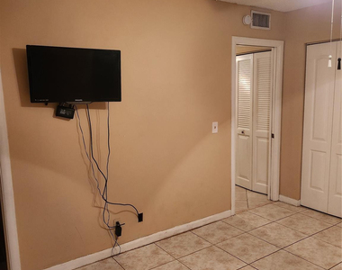 104 Westbury E - Photo Thumbnail 15