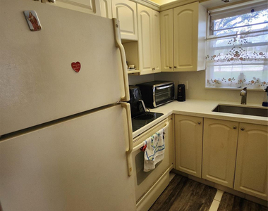104 Westbury E - Photo Thumbnail 9