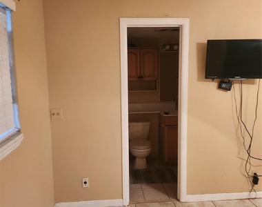 104 Westbury E - Photo Thumbnail 16