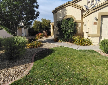 5824 E Valley View Drive - Photo Thumbnail 1