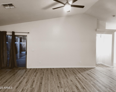5824 E Valley View Drive - Photo Thumbnail 3