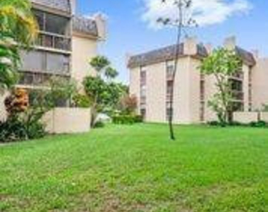8429 Forest Hills Drive - Photo Thumbnail 10